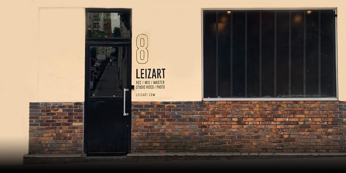 Devanture du studio vidéo — 8 rue Saint-Fargeau, Paris 20e